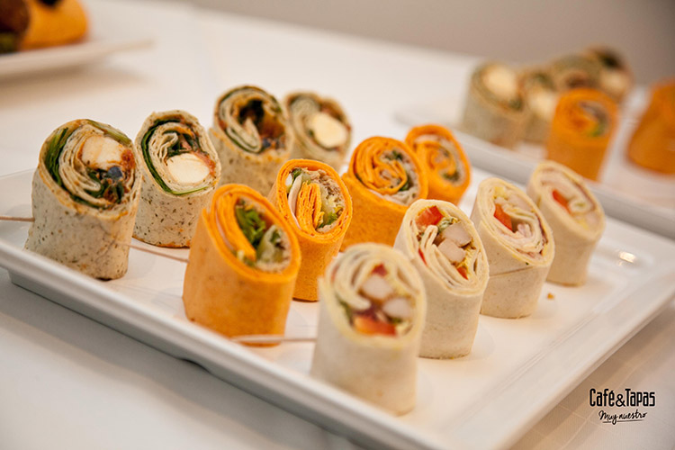 Maki rolls de tortilla de trigo creados por Café & Tapas para su servicio de catering.
