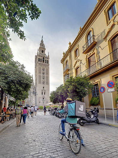 Sevilla es una de las nuevas capitales donde opera Deliveroo.