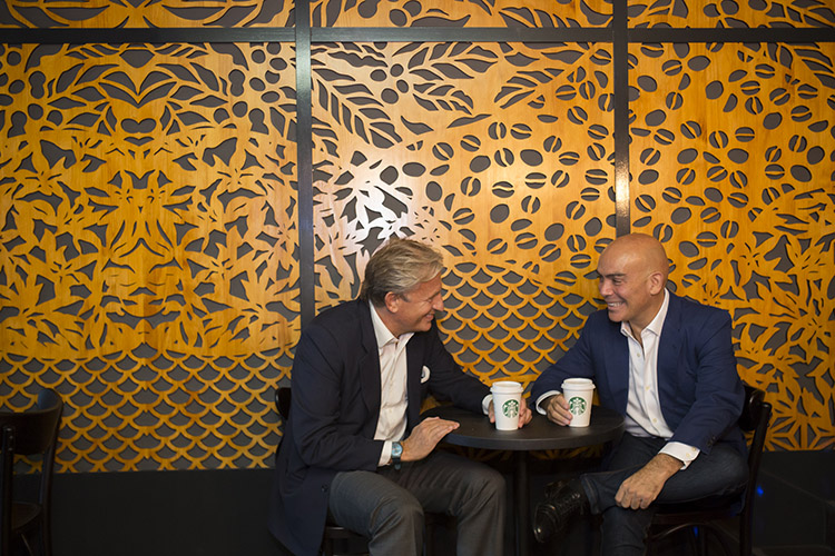 Álvaro Salafranca, director general de Starbucks España y Kike Sarasola, fundador y presidente de Room Mate Hotels.