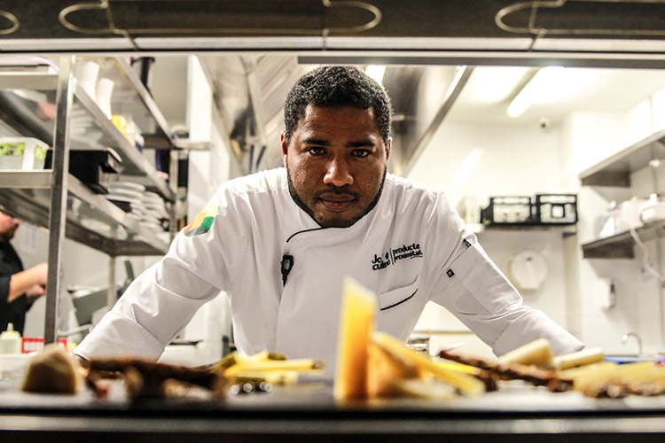 Alex Clavijo, nuevo chef ejecutivo de Ivy Resto Lounge.