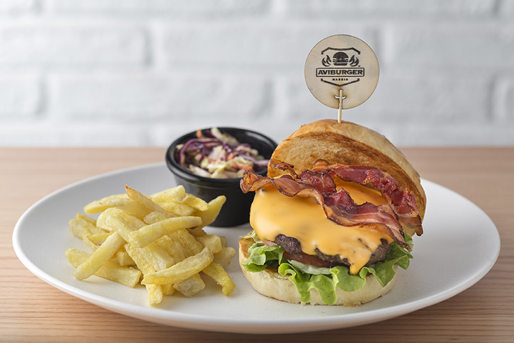 Ingredientes frescos y 15 tipos de hamburguesas personalizables son los pilares de la marca.