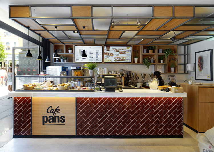 Local de Pans&Co con la imagen renovada.