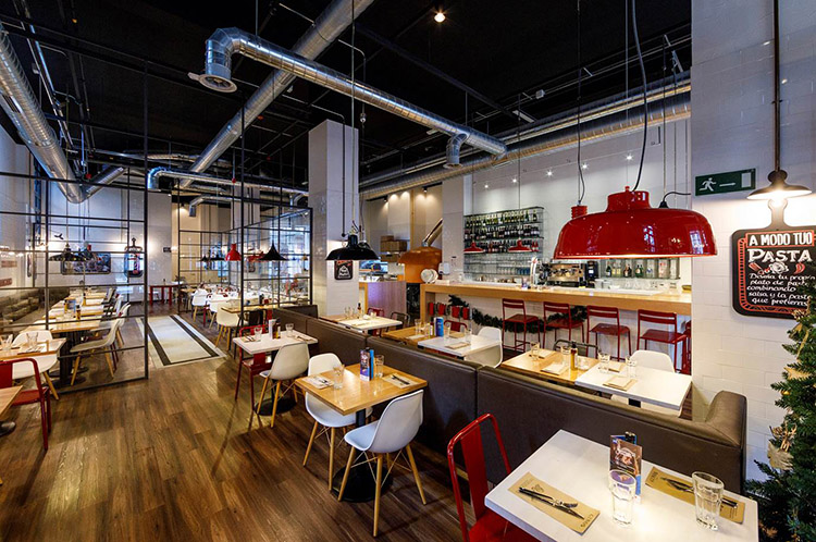 Ginos ha abierto su primer restaurante en el centro histórico de Valladolid.