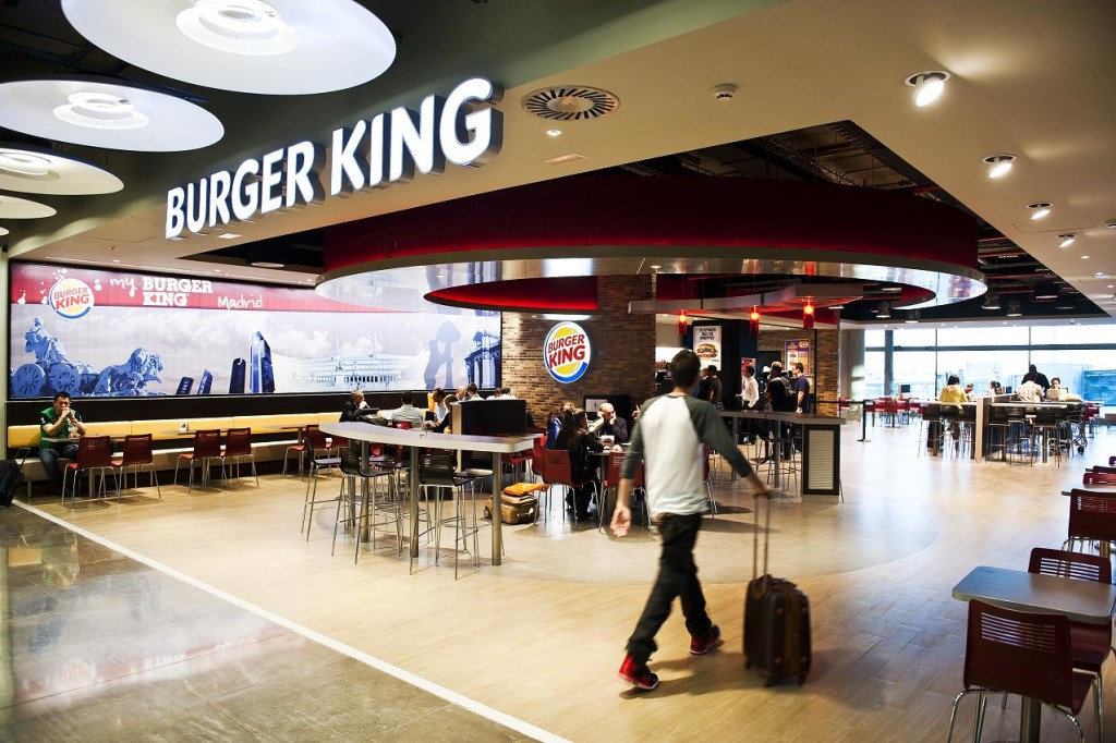 Burger King  abrirá cinco nuevos establecimientos en el aeropuerto de El Prat. Gracias a éstos , la marca se convierte en la única cadena de restauración de hamburguesas en el aeropuerto. 
