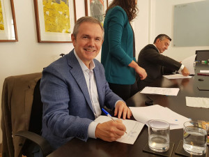 Firma del acuerdo de adquisición de Génova Servicios Gastronómicos por parte de Ausolan.