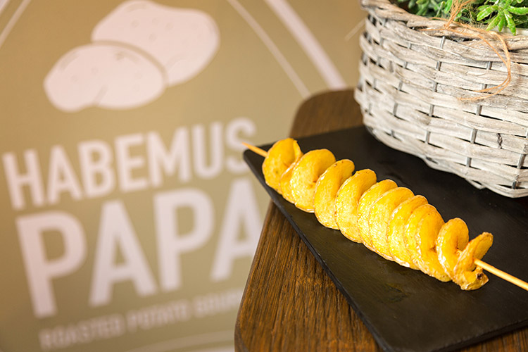 La carta de Habemus Papa incluye patata gallega de primera calidad tanto como ingrediente principal como acompañante.