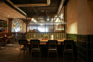 Interiorismo del cuarto restaurante de Grosso Napoletano en la calle Pez.