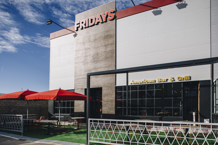 El nuevo restaurante Fridays de Alfafar es el primero de la marca de Valencia.